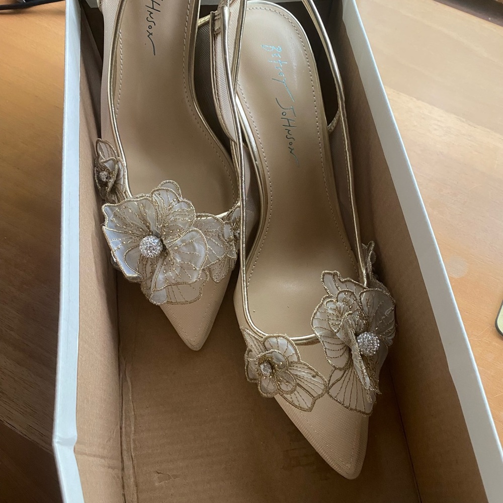 NIB Betsey Johnson Cream Floral Women's Shoes